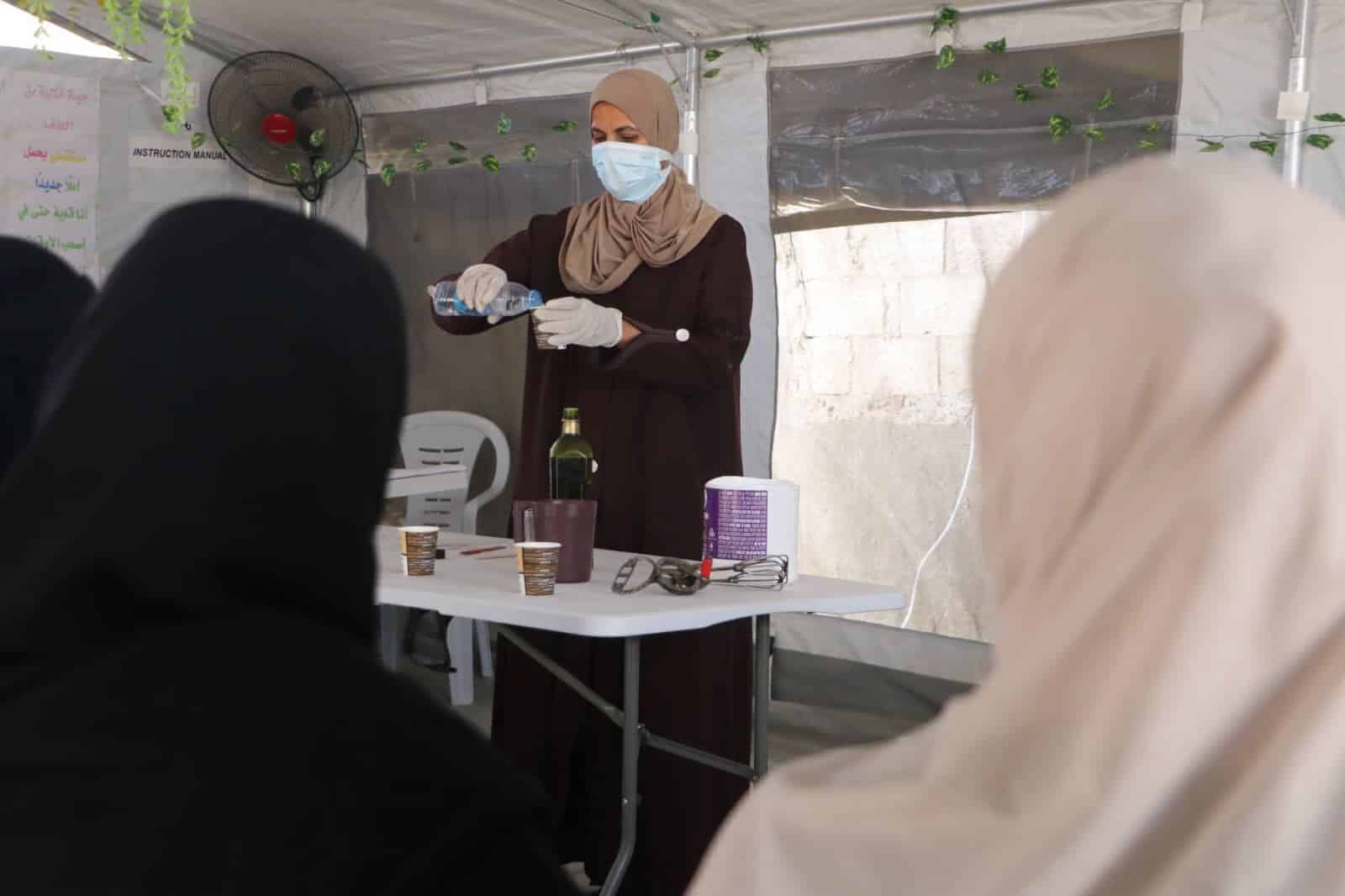 المساحات الآمنة تواصل تمكين النساء عبر تدريب متخصص في صناعة المنظفات المنزلية